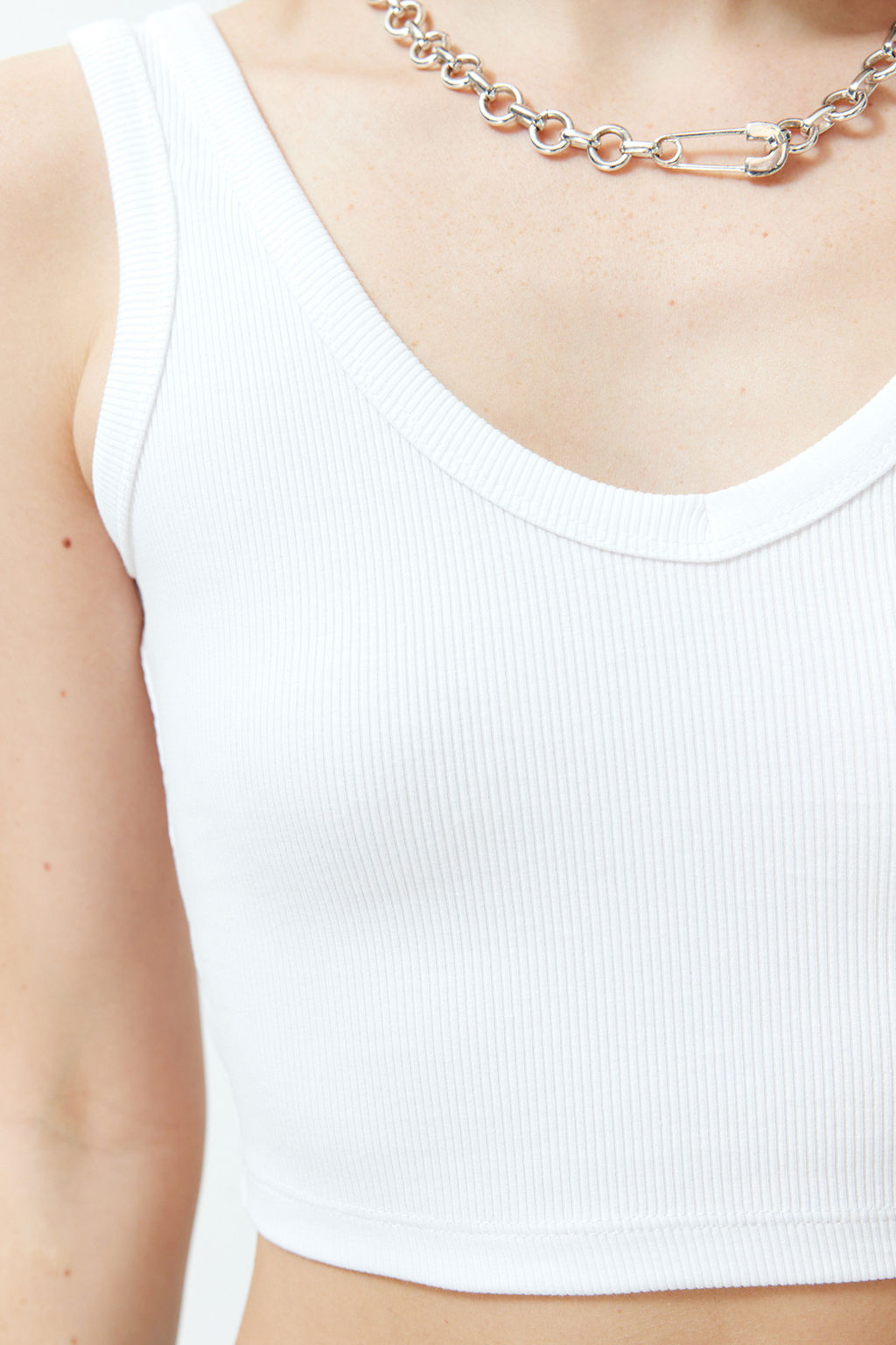 Beyaz Fitilli V Yaka Super Crop Esnek Orme Atlet TWOSS24AL00029