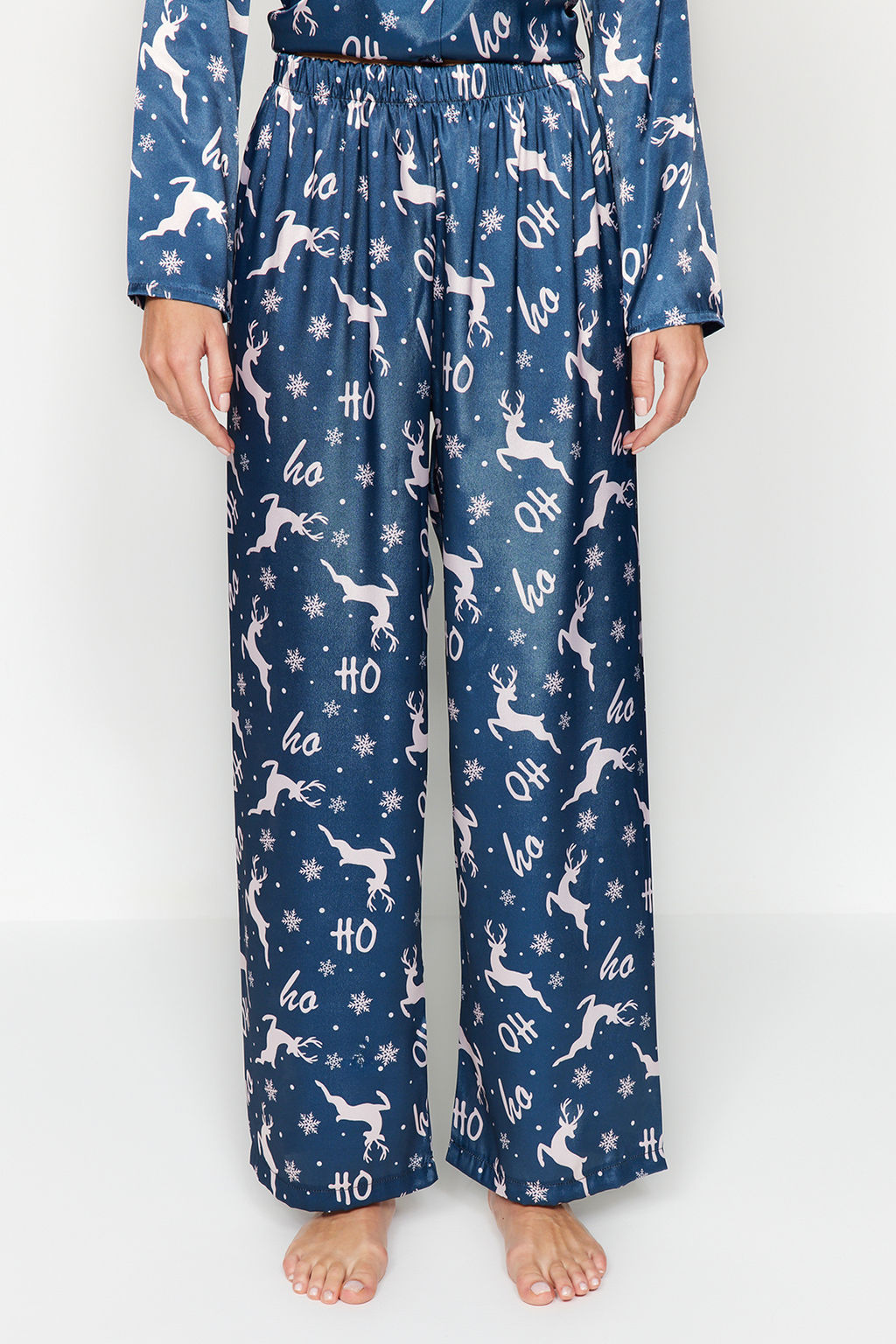 Trendyolmilla Lacivert-Cok Renkli Y?lbas? Temal? Saten Gomlek-Pantolon Dokuma Pijama Tak?m? THMAW24PT00037