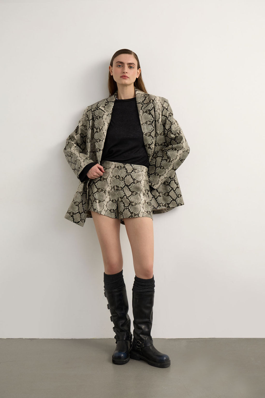 Шорты мини из змеиной экокожи - Mollis фото 2