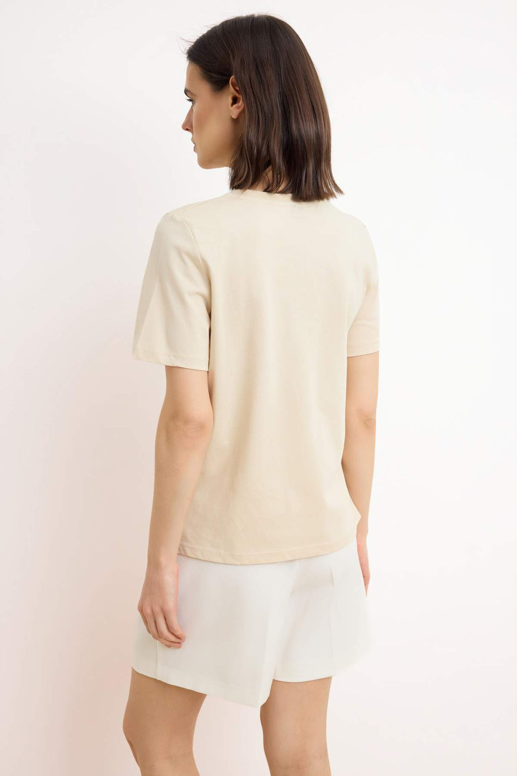 Trendyolmilla Ac?k Tas %100 Pamuk Aksesuar Cicek Detayl? Regular/Normal Kal?p Orme T-Shirt TWOSS25TS00026 фото 9
