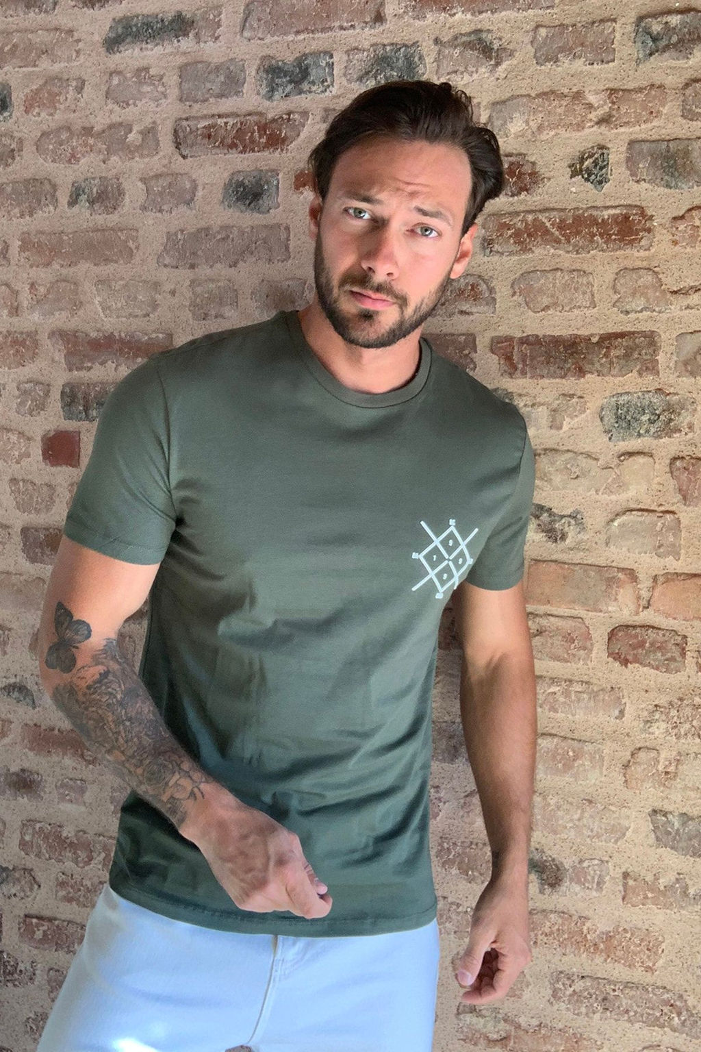 TRENDYOL MAN Lacivert Regular/Normal Kesim Logo Bask?l? %100 Pamuklu K?sa Kol T-Shirt TMNSS20TS0984