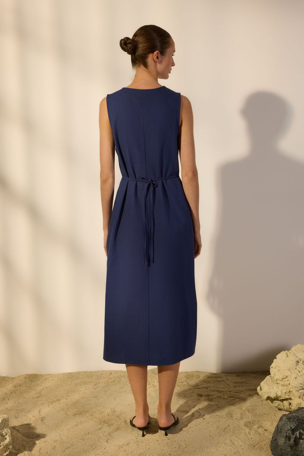 Trendyolmilla Lacivert Kusakl? Keten Kar?s?ml? Midi Dokuma Gomlek Elbise TWOSS25EL00651  фото 8