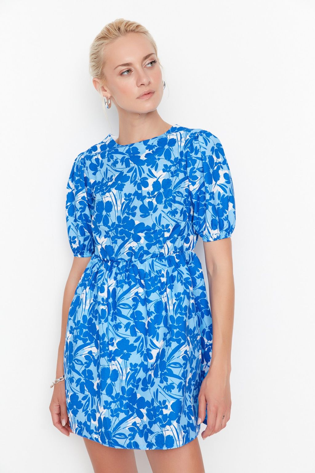 F?st?k Yesil Cicekli Etegi Belden Ac?lan Cut outl? K?sa / Mini Dokuma Elbise TWOSS22EL2858 - Trendyolmilla фото 9