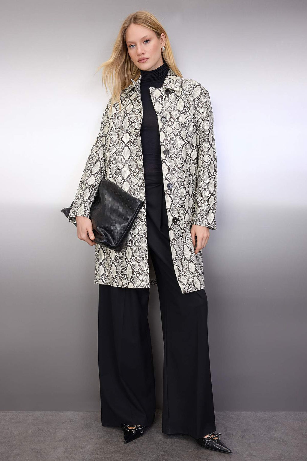 Cok Renkli Y?lan Desenli Suni Deri Mono Kapama Oversize Uzun Trenckot TWOAW26TR00003 - Trendyolmilla фото 6