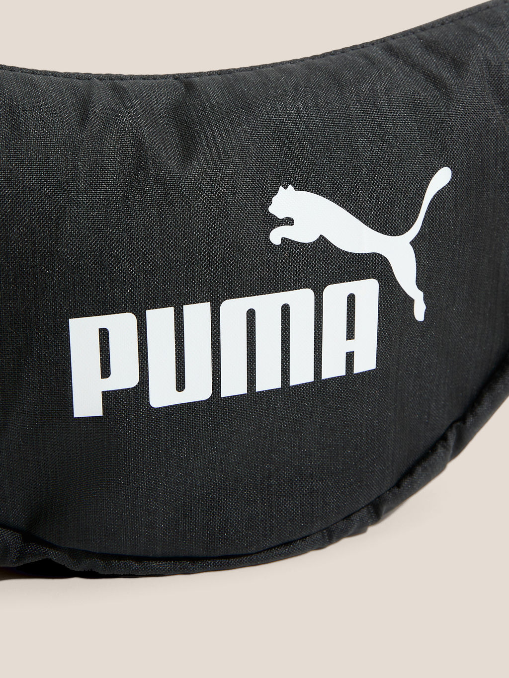 Женская сумка через плечо PUMA BASE Half Moon Bag Артикул 4558137, черный