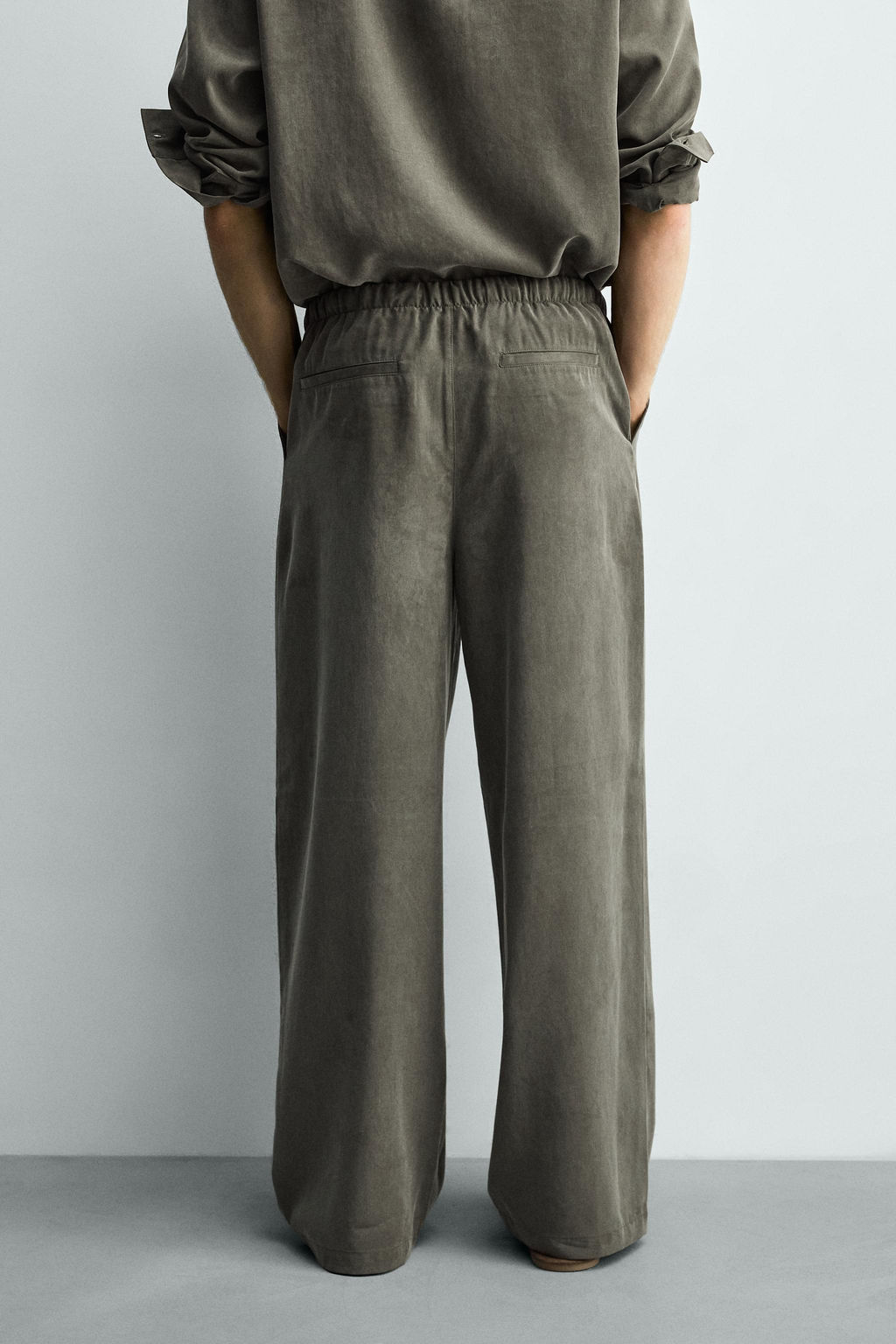 PANTAL?N FLUIDO RELAXED FIT / Khaki oscuro - Zara фото 3