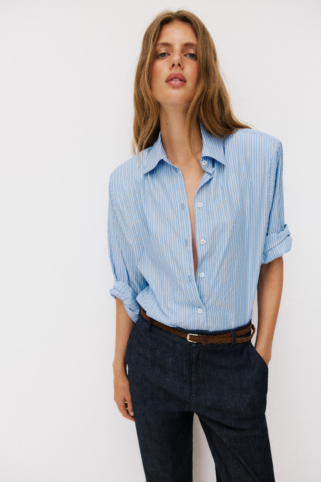Брюки Zara PANTALON CHINO CINTURON TRENZADO индиго