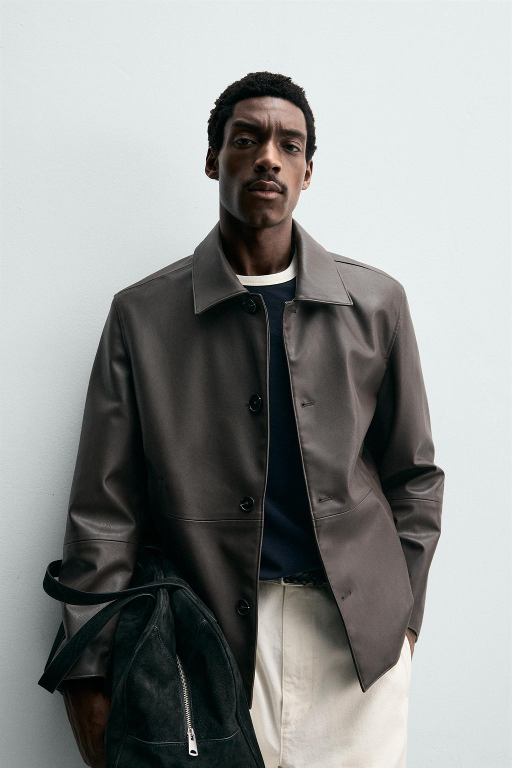 SOBRECAMISA REGULAR FIT EFECTO PIEL / Marr?n oscuro - Zara фото 6