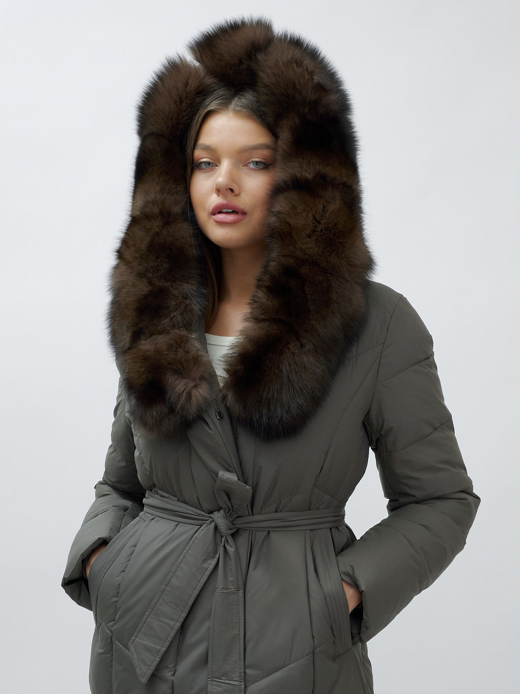 Пальто женское зимние с мехом песец люкс класса серого цвета 625Sr