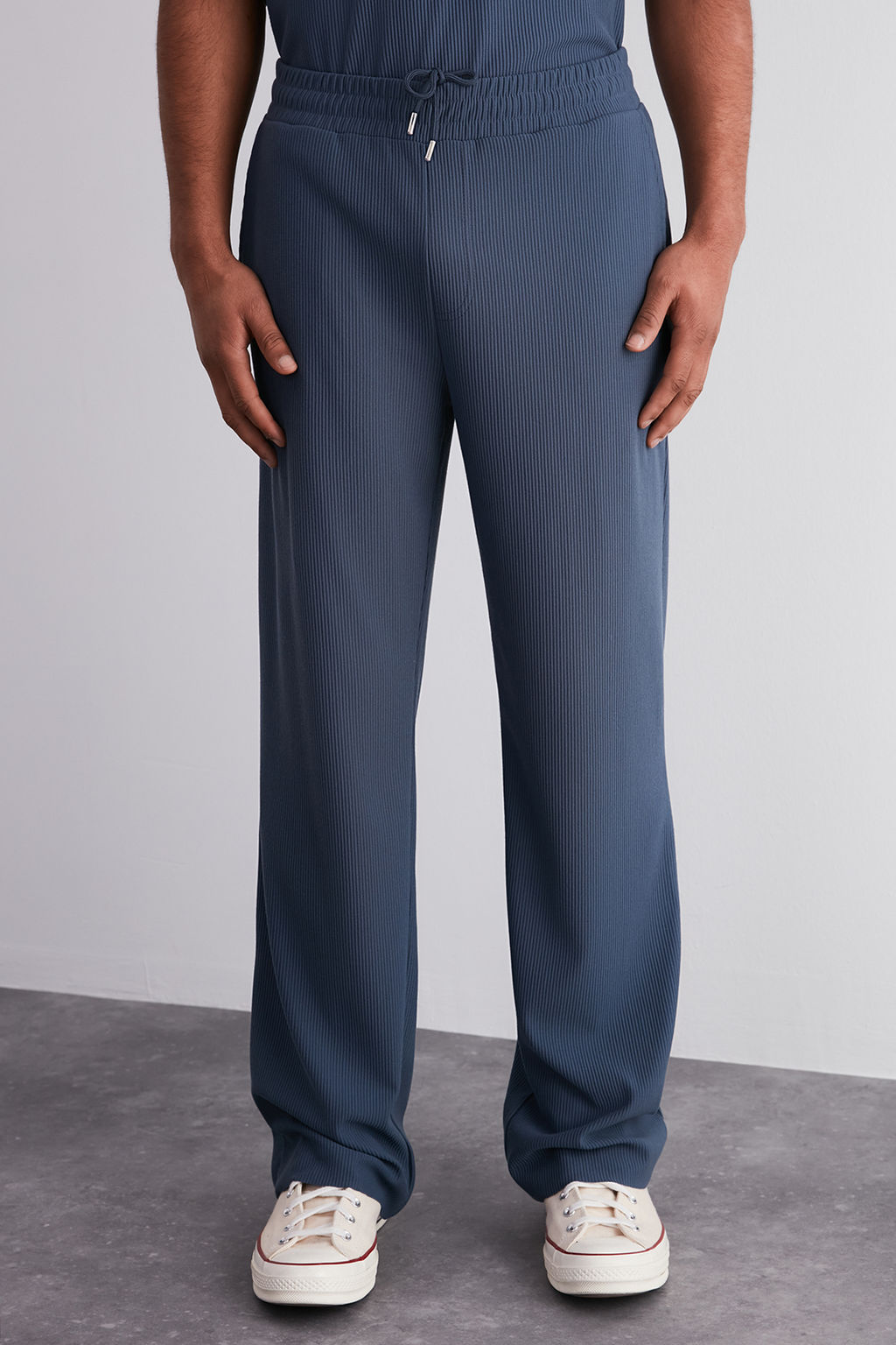 TRENDYOL MAN Limited Edition Siyah Straight Fit Dokulu Gizli Kordonlu Tek Parca Esofman Alt? TMNSS23EA00013