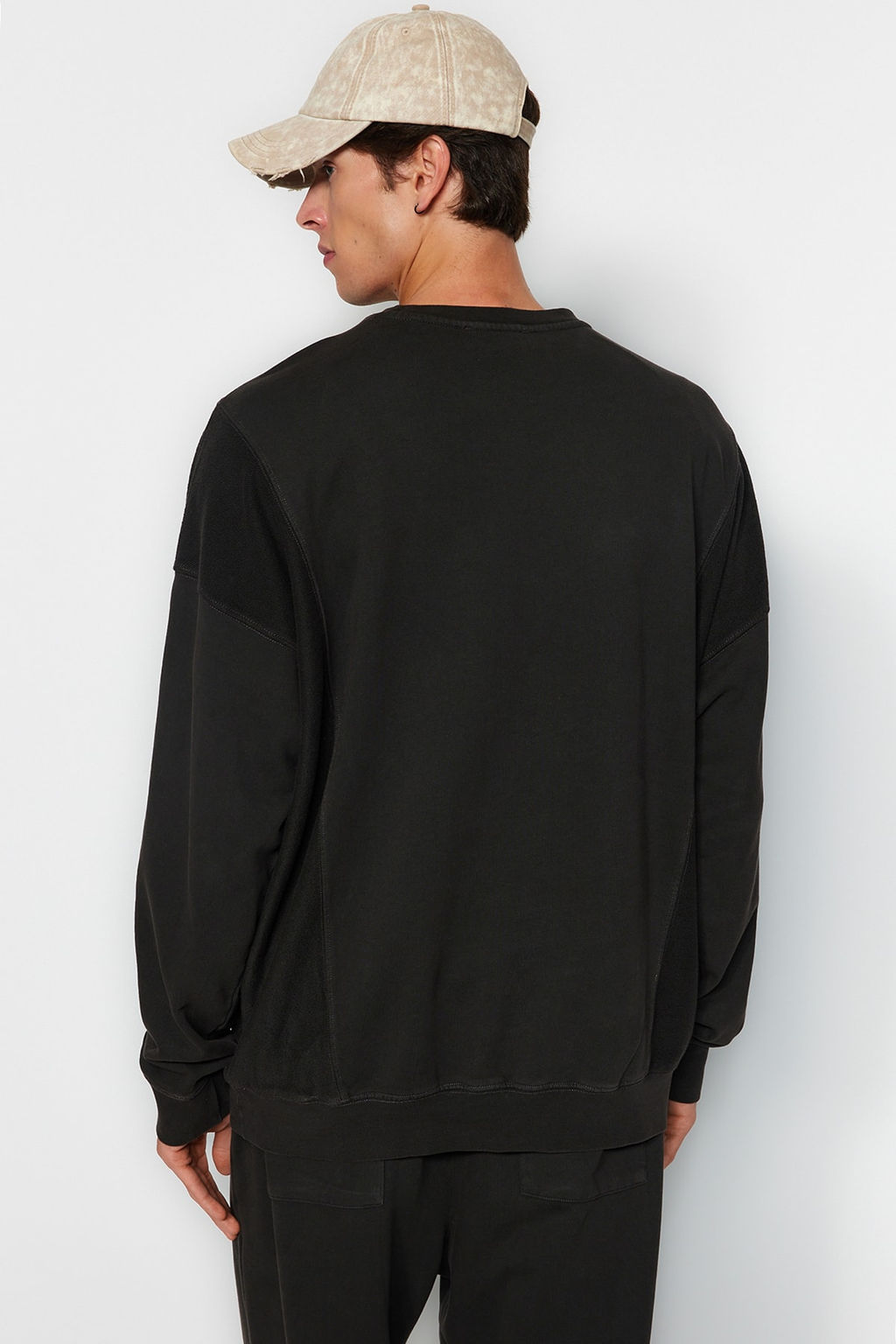 TRENDYOL MAN Antrasit %100 Pamuk Premium Oversize/Genis Kesim Eskitme/Soluk Efektli Sweatshirt TMNAW24SW00023 - Trendyolmilla фото 6