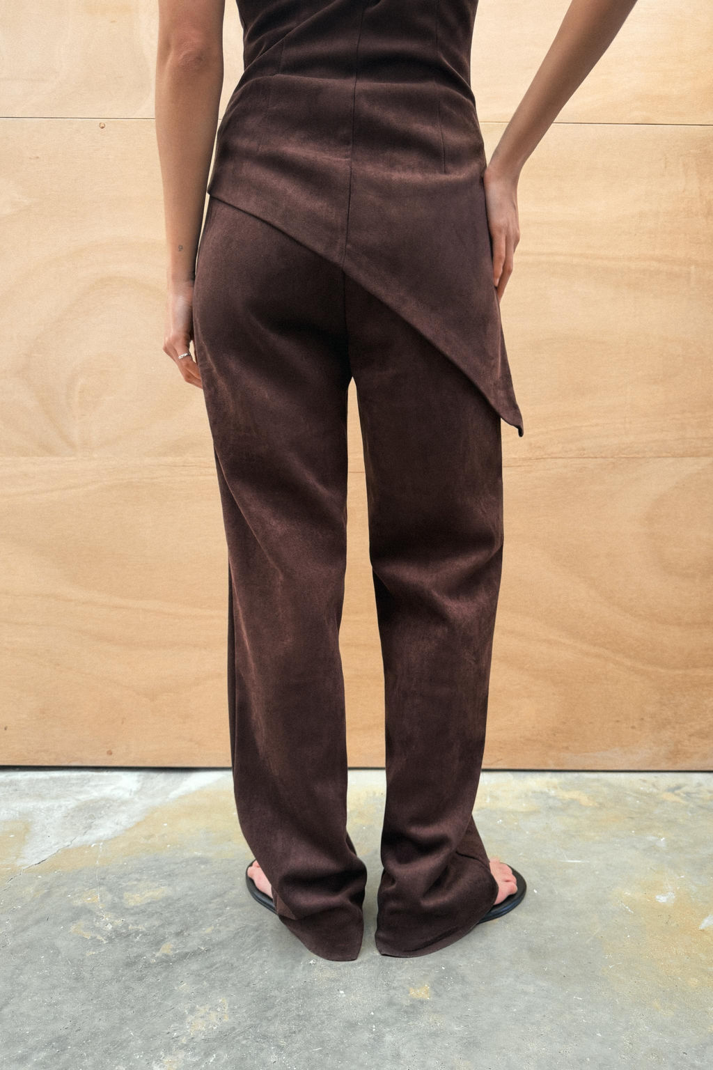 FAUX SUEDE TROUSERS - Zara фото 11