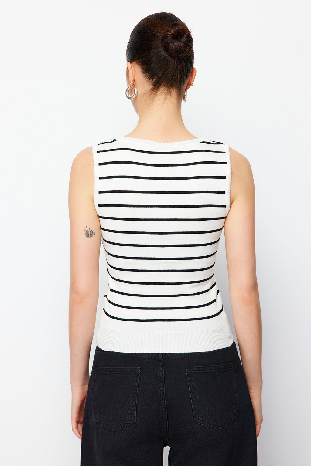 Trendyolmilla Ekru Premium Iplik/Ozel Iplik Cizgili Polo Yaka Triko Bluz TWOSS24BZ00387