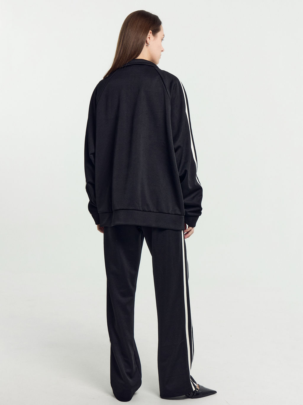 Брюки женские черные со светло-молочными лампасами черный +св.молочный 182498 - Mark formelle фото 6