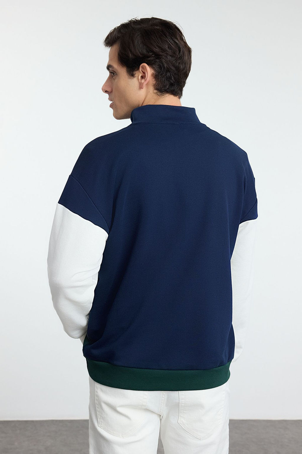 Zumrut Yesili Oversize/Genis Kesim Renk Blok Dik Yaka Fermuarl? Sardonsuz Sweatshirt TMNAW25SW00052