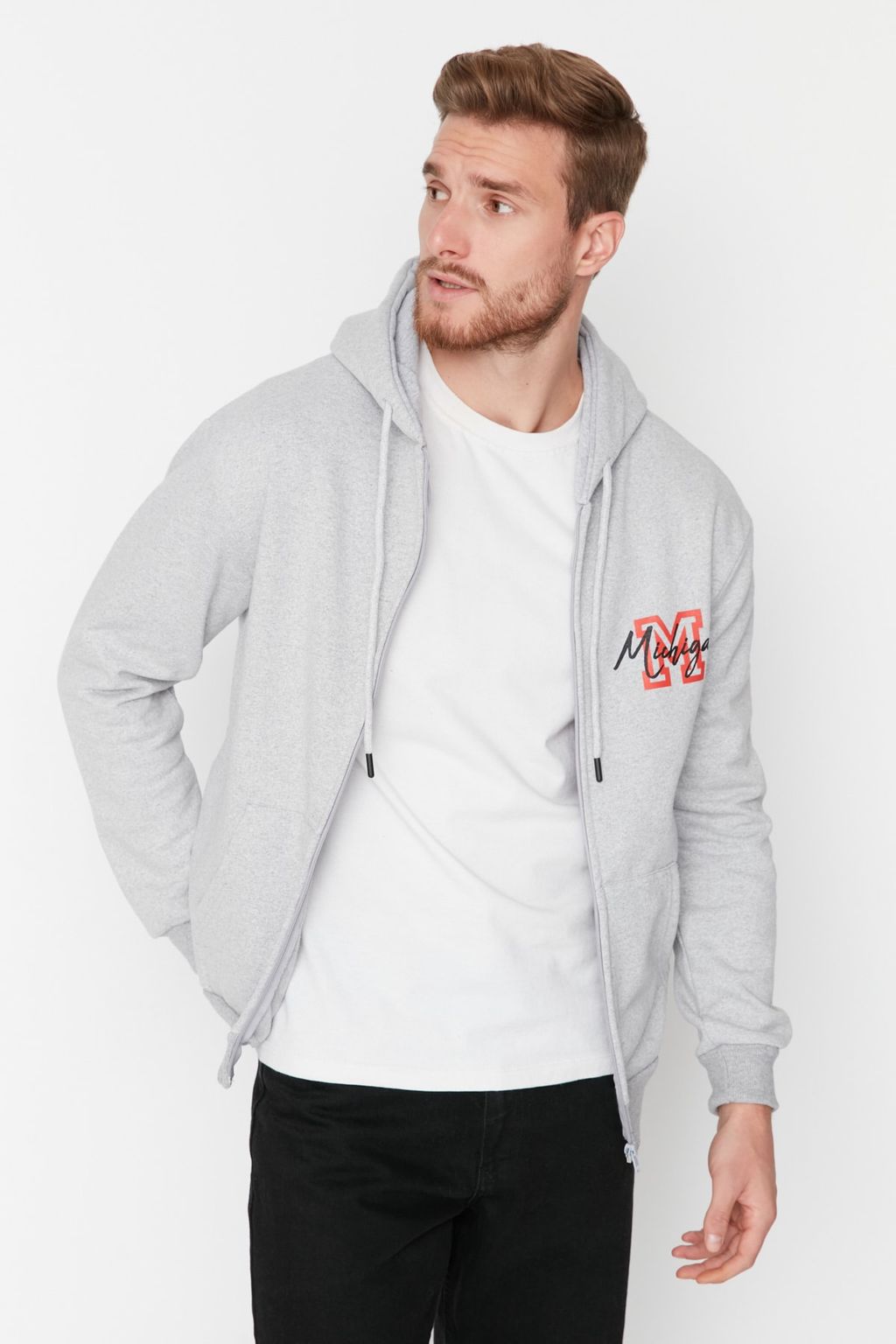 TRENDYOL MAN Gri Regular/Normal Kesim Kapusonlu Ici Polar/S?cak Tutan Nak?sl? Sweatshirt-H?rka TMNAW23SW00468