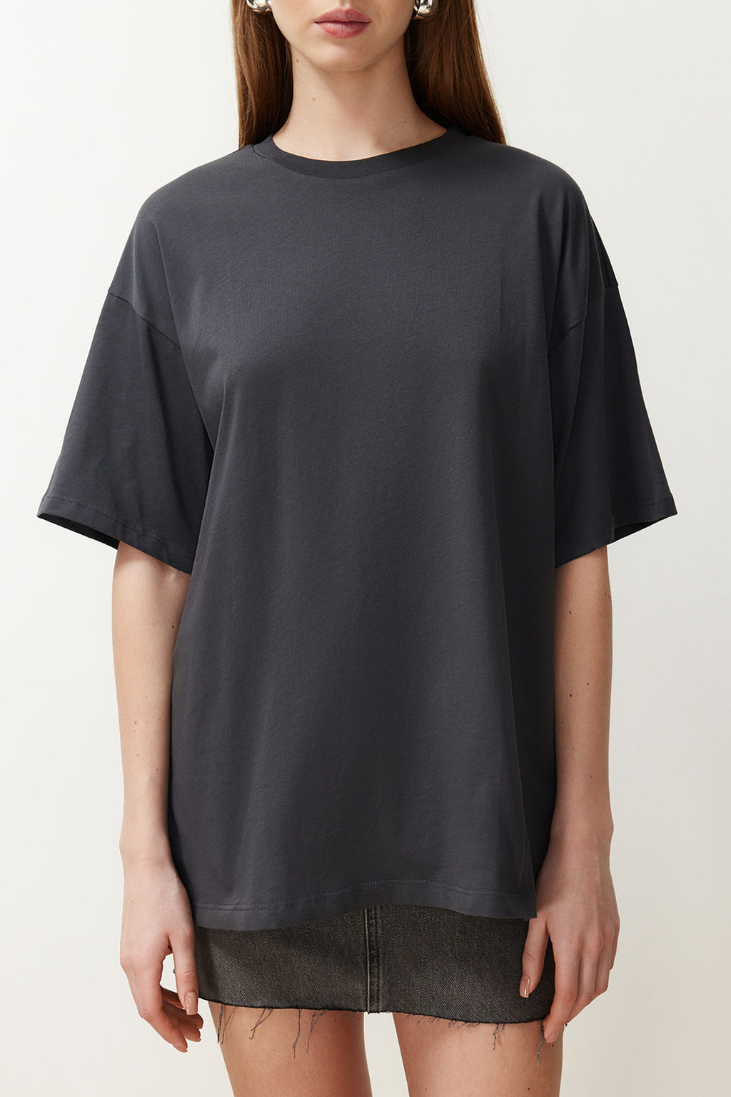 TRENDYOLMILLA Beyaz %100 Pamuk Bisiklet Yaka Oversize/Genis Kal?p Orme T-Shirt TWOSS20TS0134  фото 43