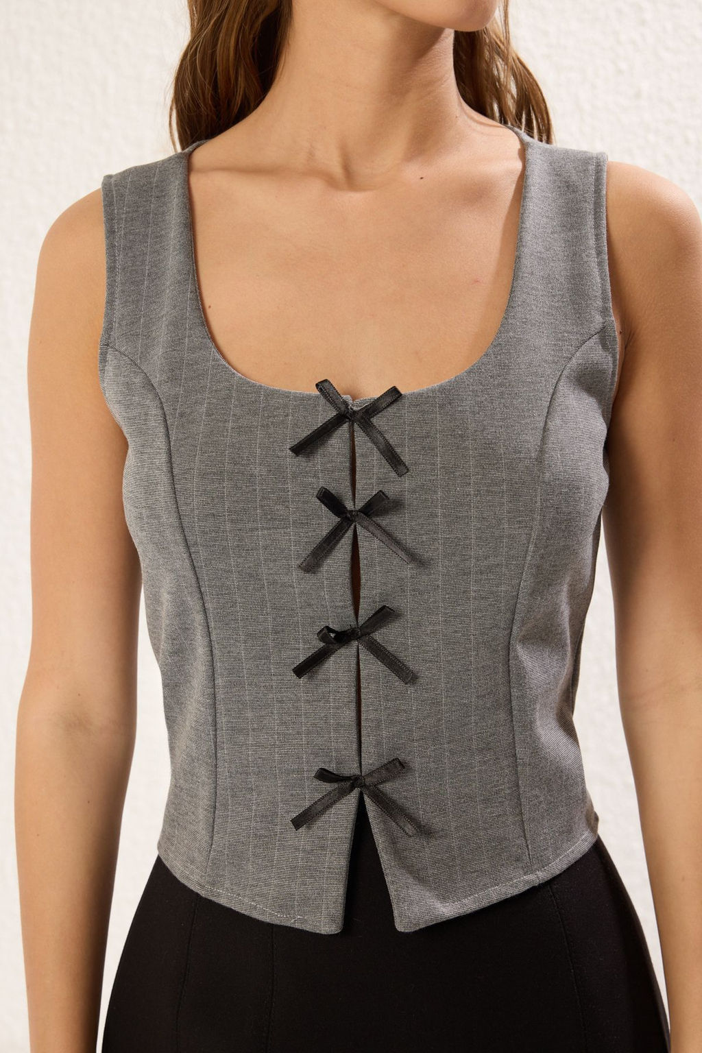 Gri Cizgili Kurdele Baglama Detayl? Vucuda Oturan Kare Yaka S?f?r Kol Orme Bluz TWOSS25BZ00147