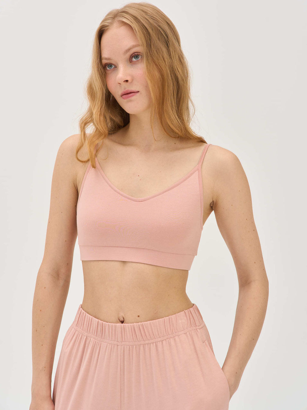 Топ на регулируемых лямках "Персик" женский