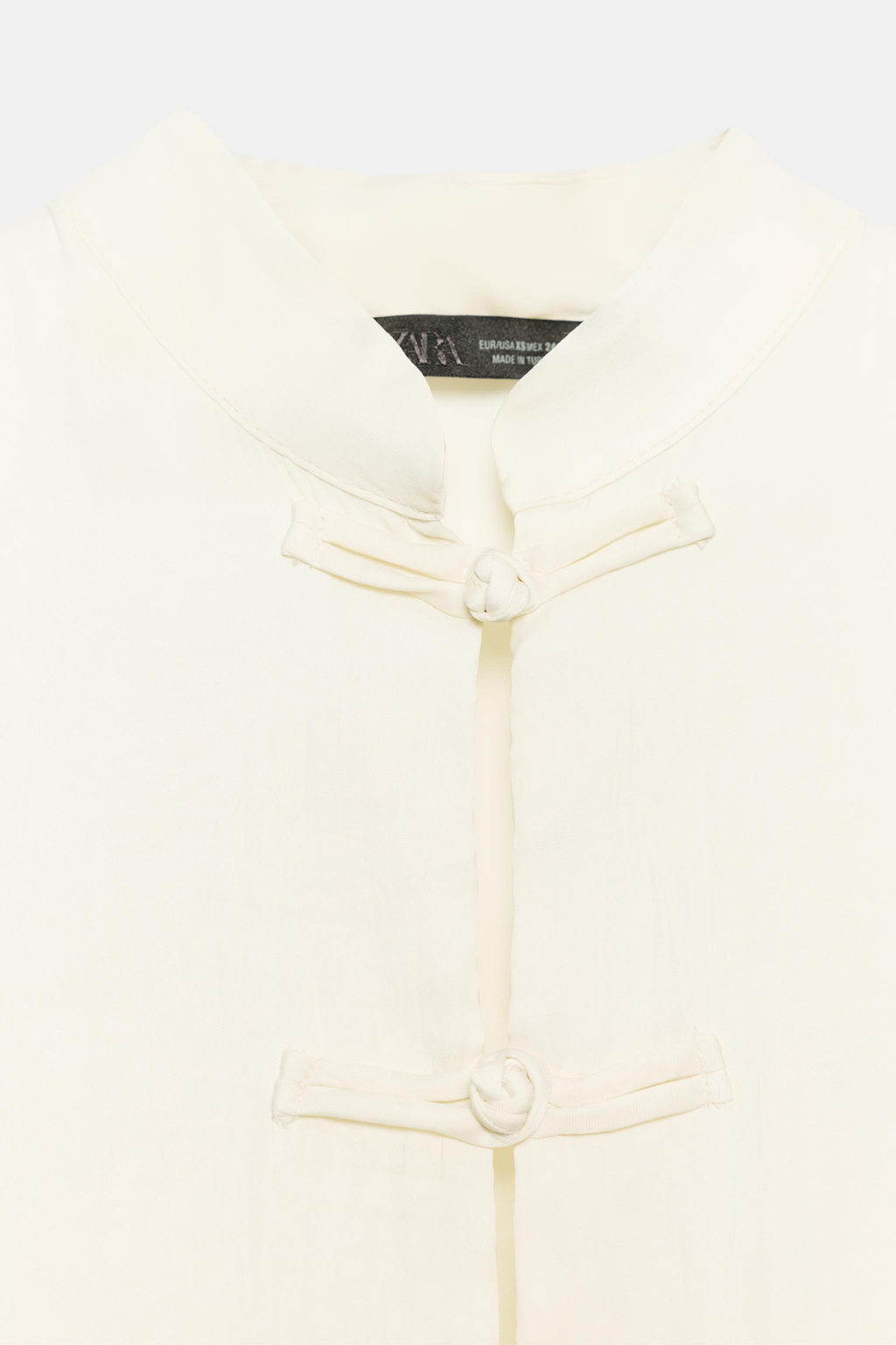 TOP SATINADO ALAMARES / Blanco roto