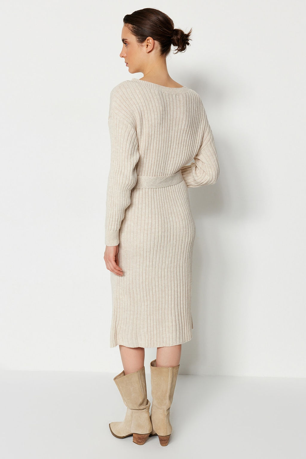 TRENDYOLMILLA Antrasit Mini Triko Kemerli Elbise TWOAW23EL00444 фото 10