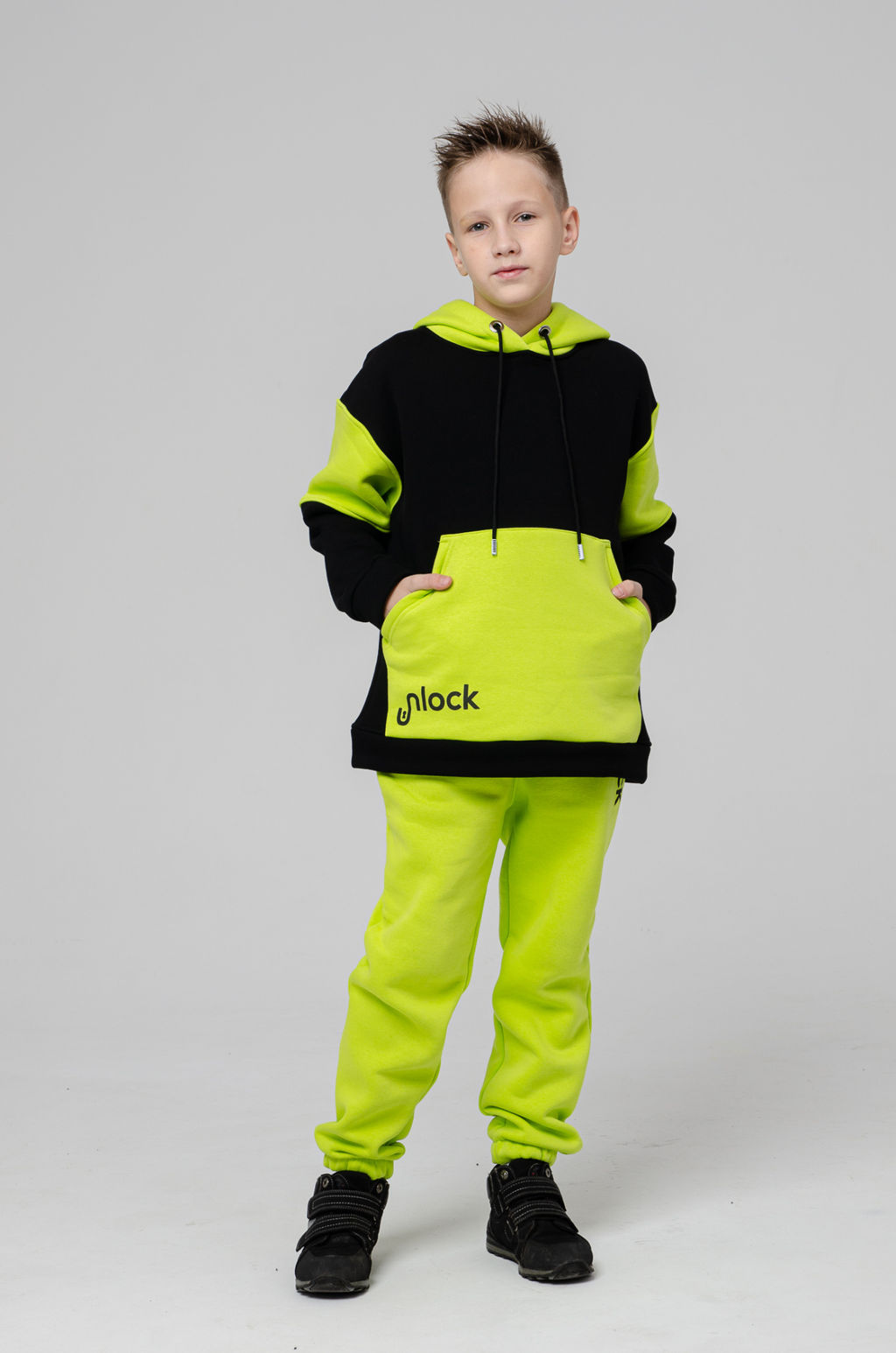 886Д Костюм детский "Черный/салатовый"