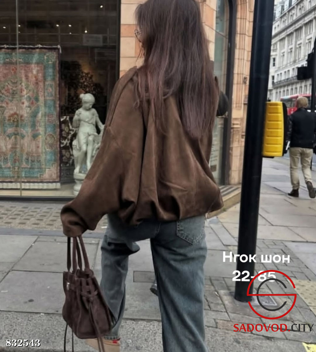 Замшевый бомбер весенний