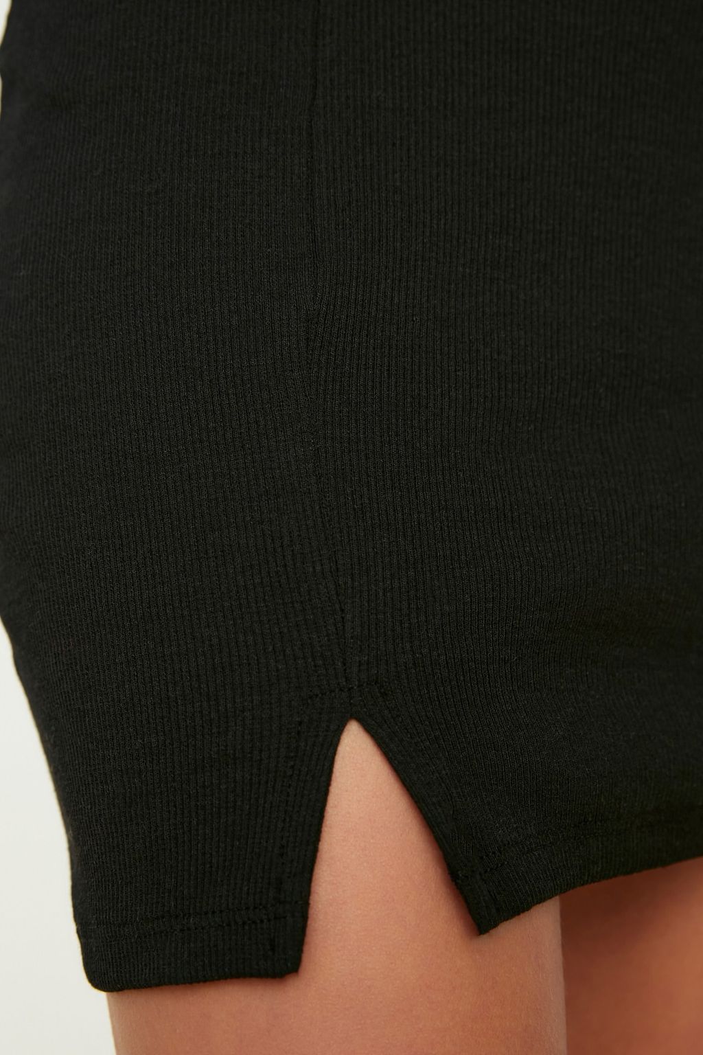 Siyah Y?rtmac Detayl? Vucuda Oturan Halter Yaka Mini Fitilli Esnek Orme Kalem Elbise TWOSS21EL1487 - Trendyolmilla фото 4