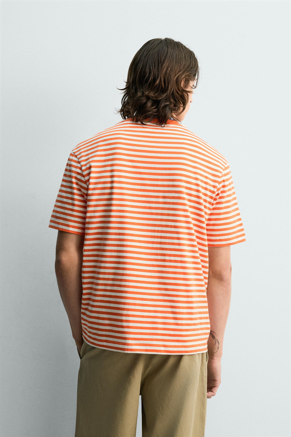 CAMISETA REGULAR FIT JACQUARD RAYAS / blanco-naranja