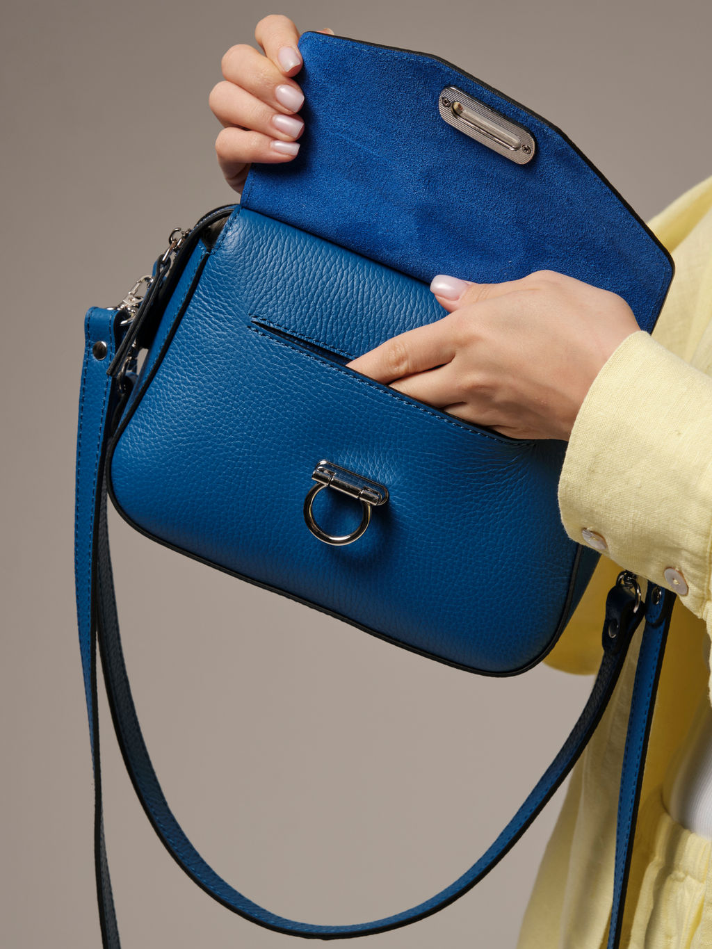 Сумка кожаная через плечо Azaro 3684 синяя гуашь