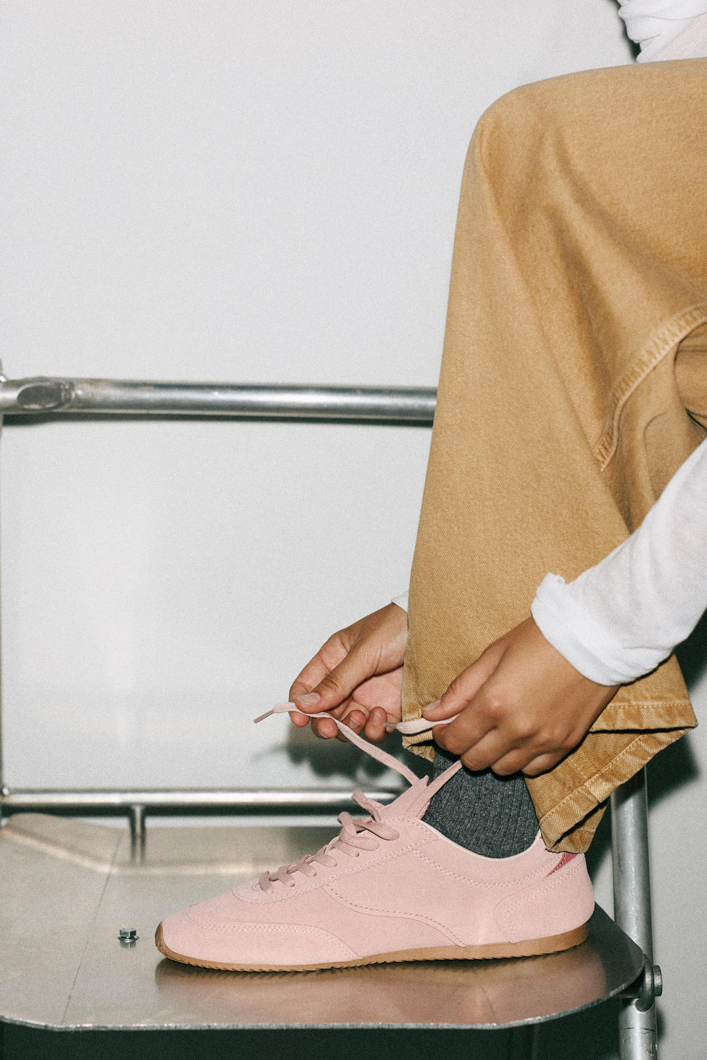 CONTRAST LEATHER TRAINERS - Zara фото 4