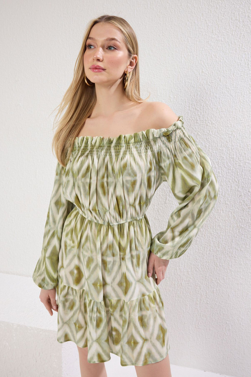 TRENDYOLMILLA Yesil Soyut Etegi Belden Ac?lan Gipeli Mini Dokuma Elbise TWOSS25EL00492  фото 2