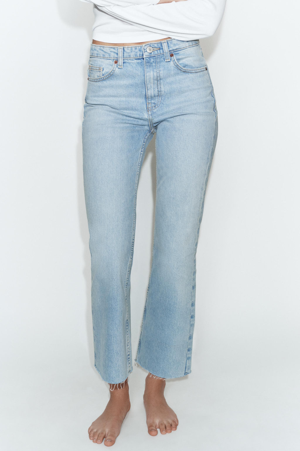 JEANS TRF CROPPED FLARE TIRO ALTO / Azul claro