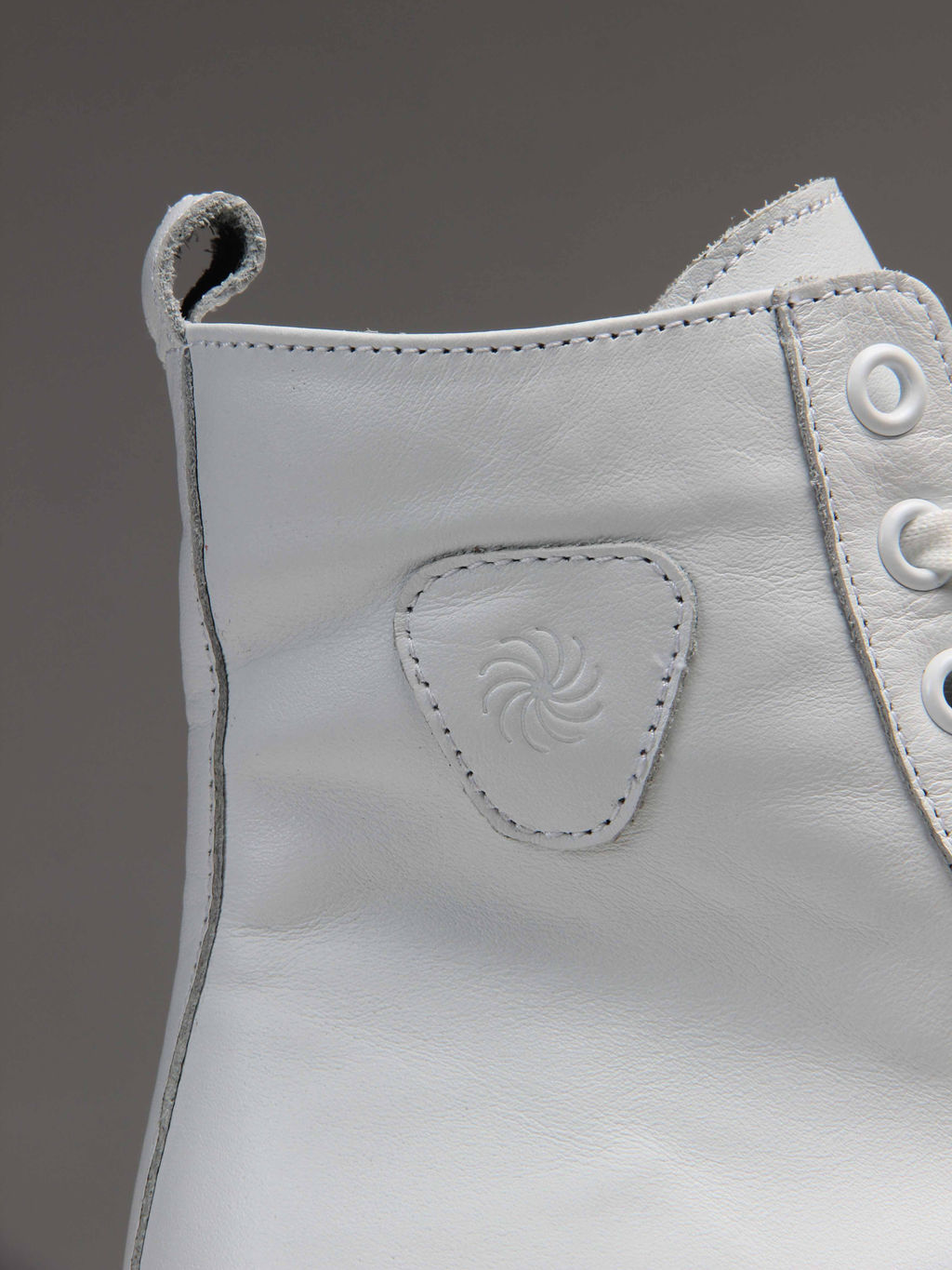 Ботинки 214.1918w. белые/Шерсть