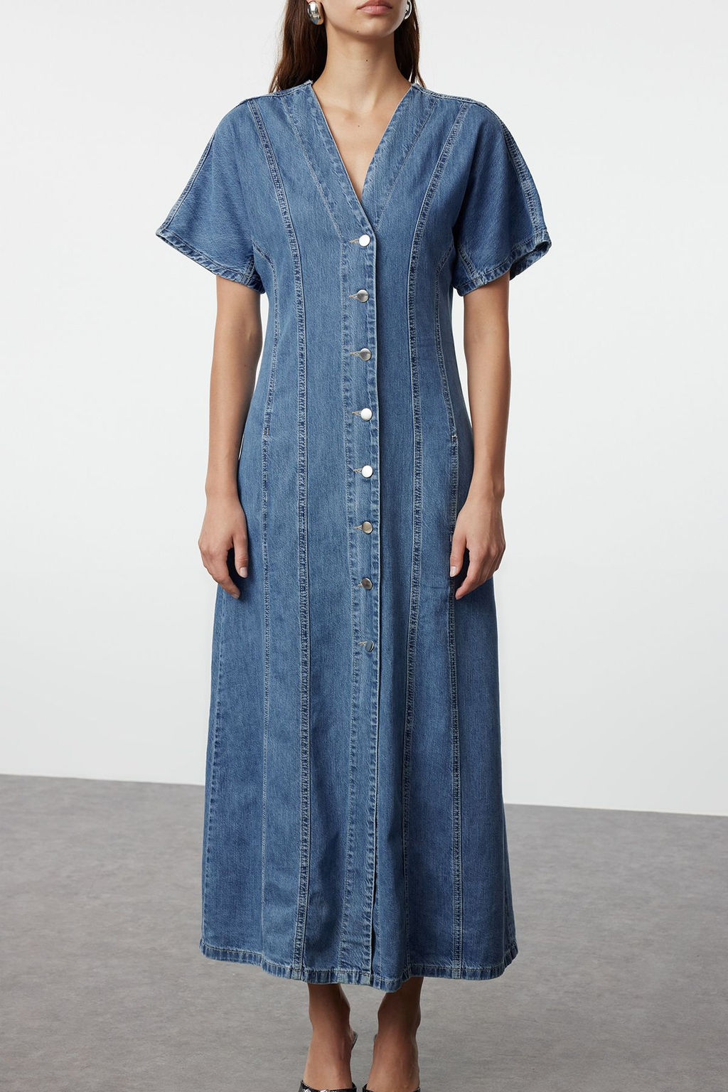 Mavi Dikis Detayl? V Yaka Maxi Denim Elbise TWOAW25EL00088 - Trendyolmilla фото 3