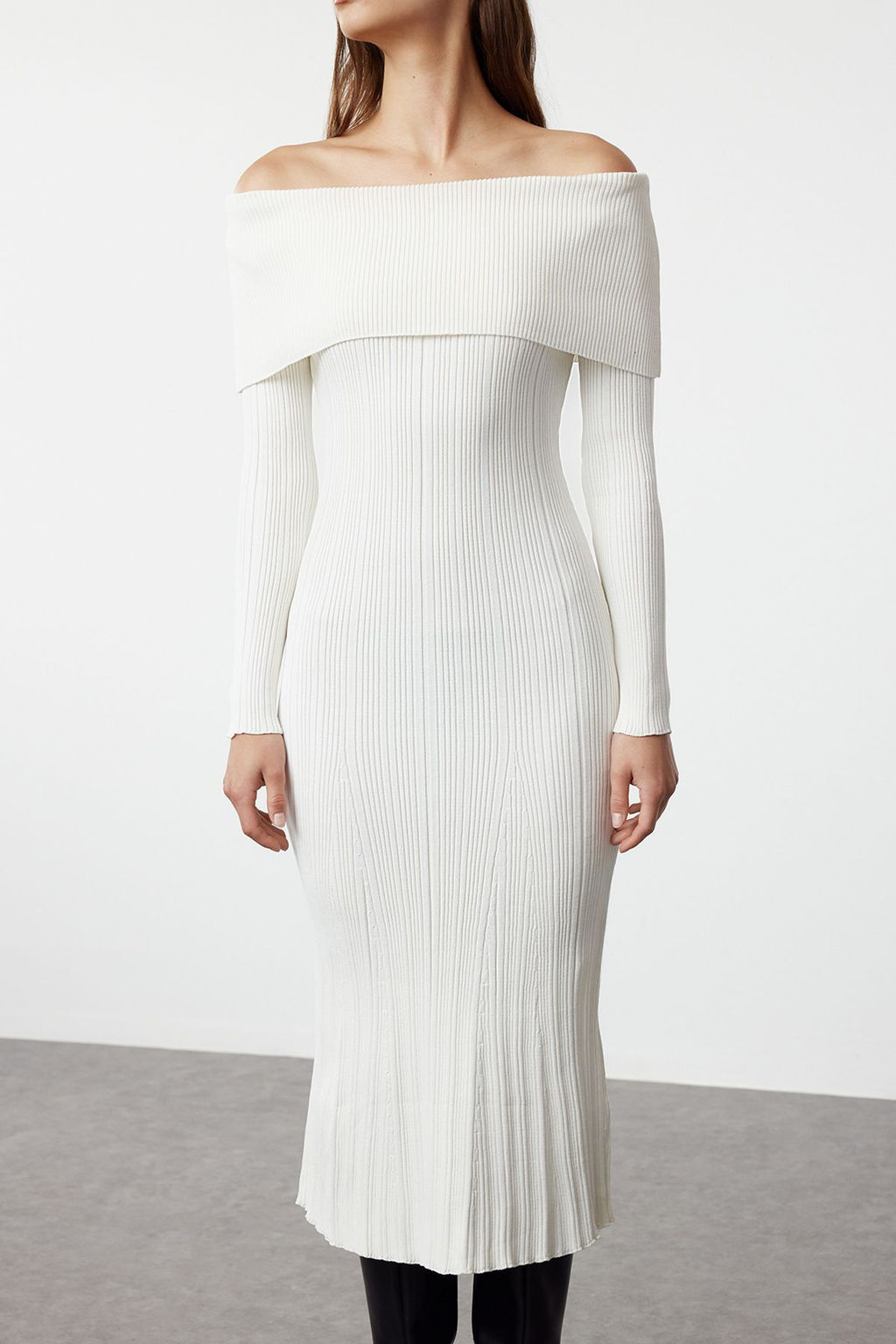 Ekru Midi Triko Basic Carmen Yaka Elbise TWOAW25EL00033