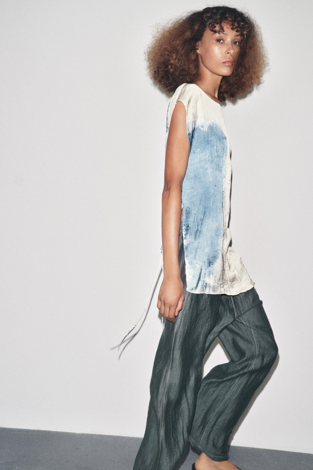 LINEN BLEND TROUSERS WITH CONTRAST STITCHING - Zara фото 12