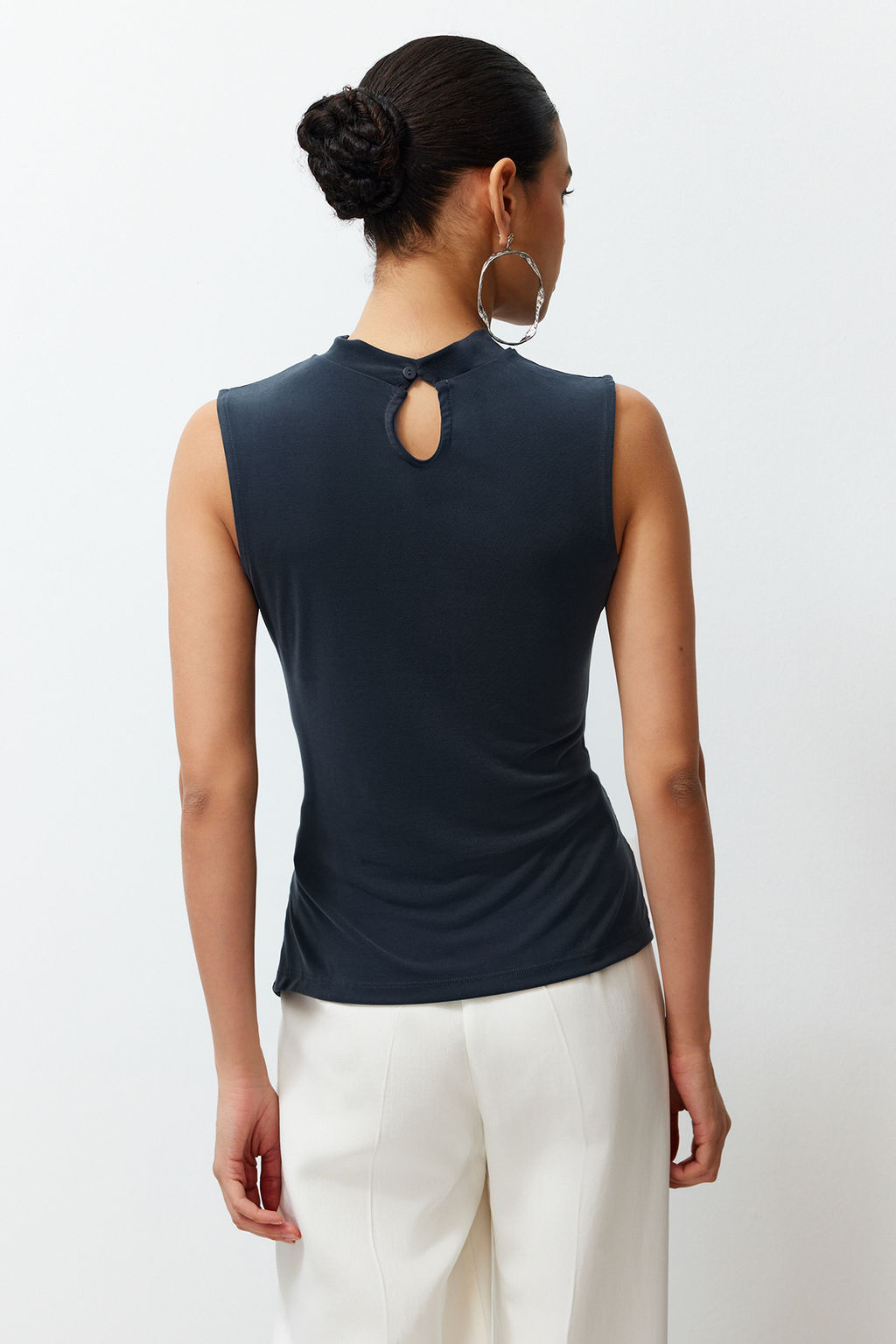 Antrasit More Sustainable Modal Icerikli Dik Yaka Buzgu ve Y?rtmac Detayl? Orme Bluz TWOSS24BZ00359