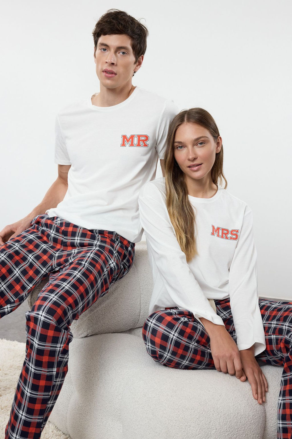 Trendyolmilla Kad?n Couple/Cift Beyaz %100 Pamuklu Ekoseli Sloganl? Orme Pijama Tak?m? THMAW25PT00166