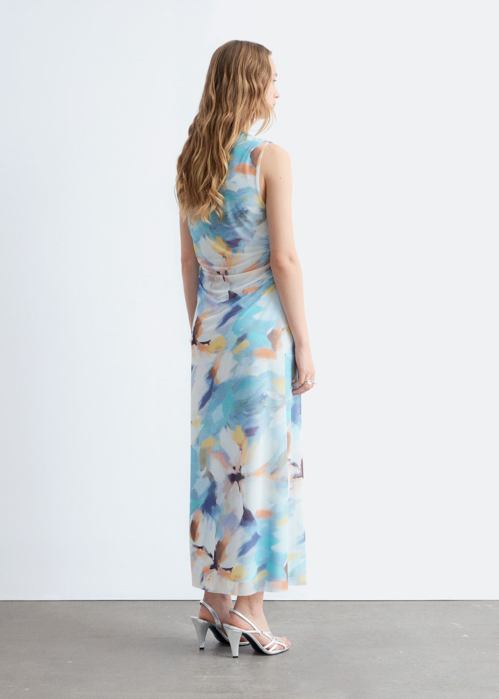 Vestido midi drapeado sin mangas - H&m фото 8