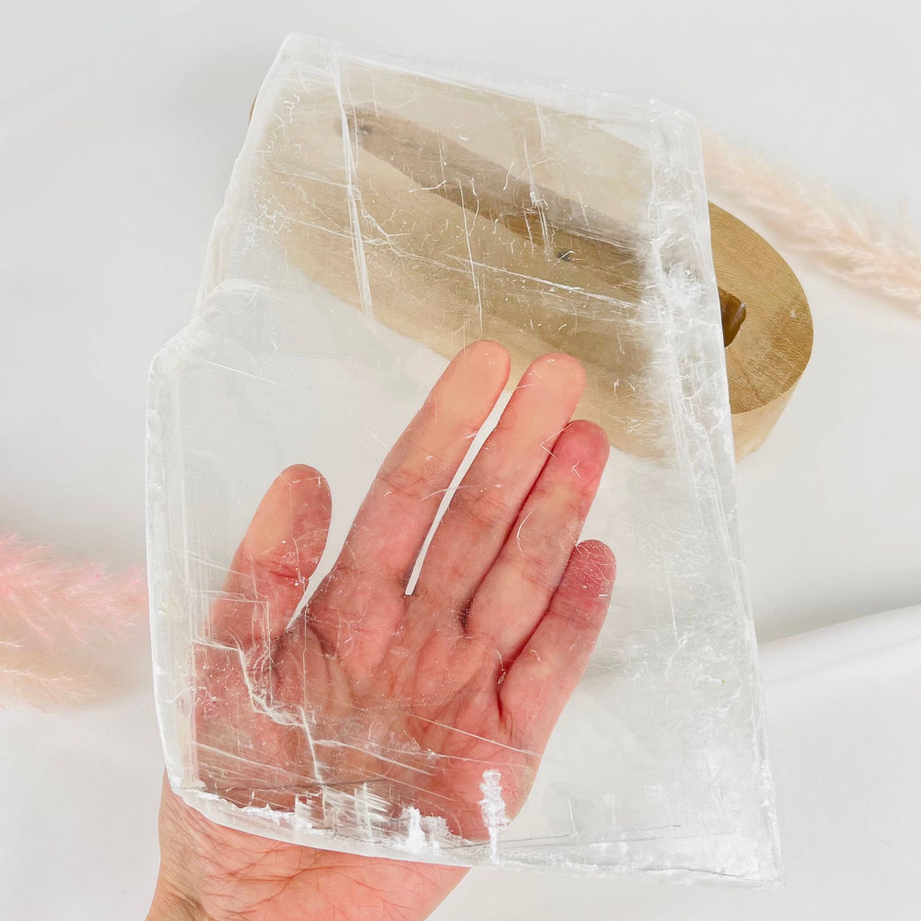 Срез Селенита на подставке - Радуга самоцветов фото 3