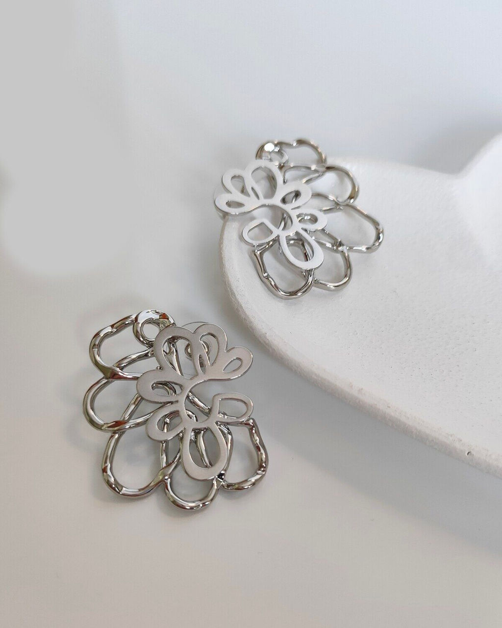 Стильные серьги