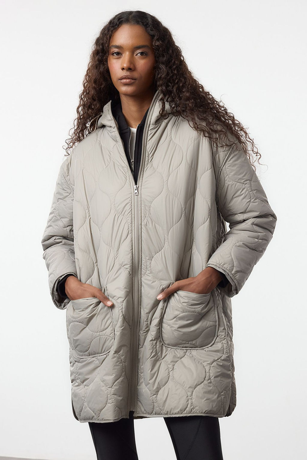TRENDYOLMILLA Tas Oversize Kal?p Kapusonlu Kapitone Mont TWOAW25MO00242