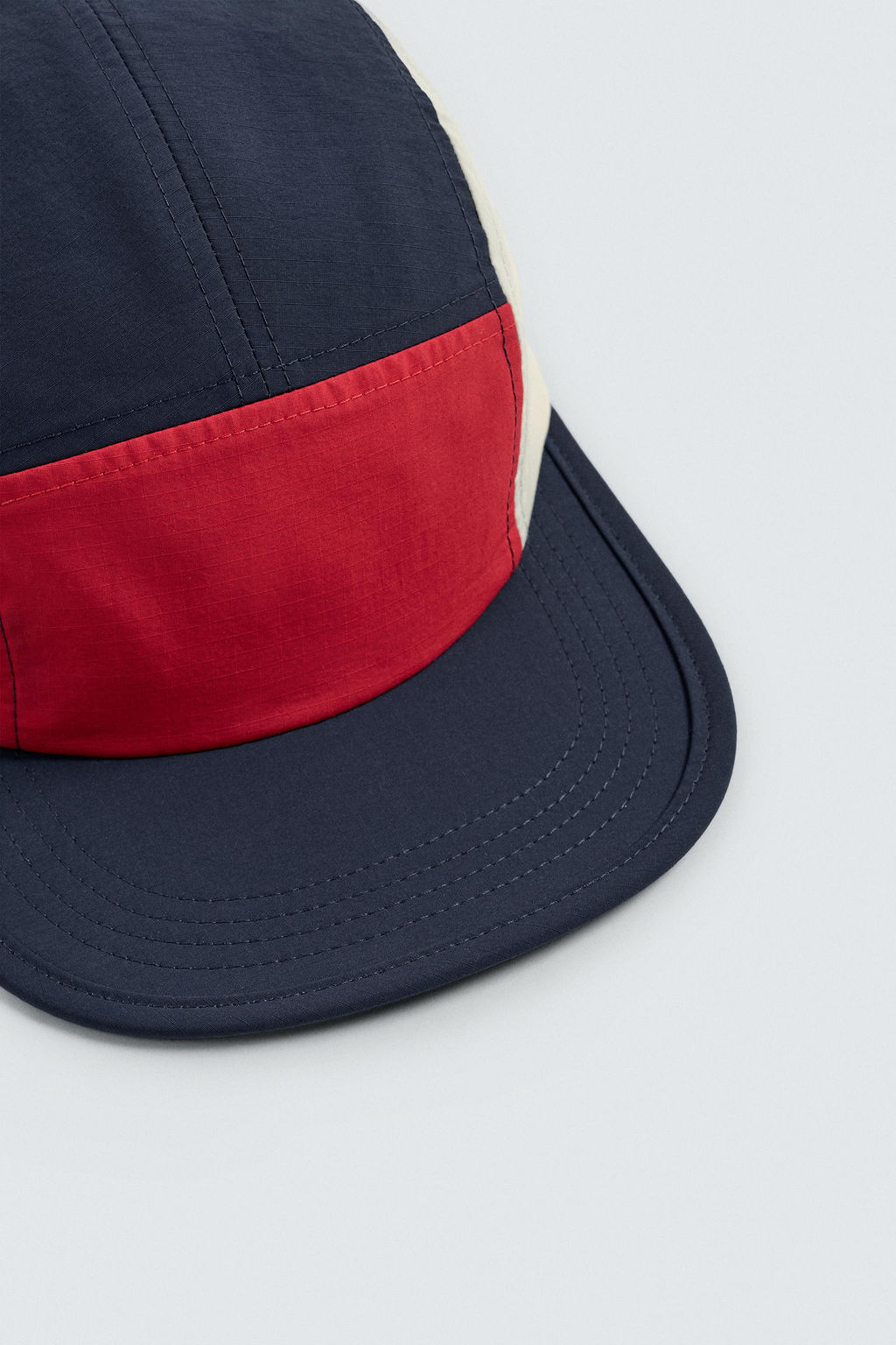 GORRA T?CNICA VISOR PLANO COLOR BLOCK / Marino - Zara фото 7