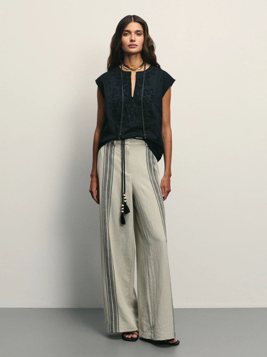 Блузка из смесового льна с вышивкой / Zarina  фото 2