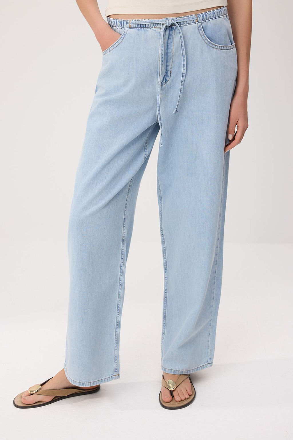 Ac?k Mavi Dokumlu Normal Bel Wide Leg Jeans TWOSS26JE00300 - Trendyolmilla фото 3