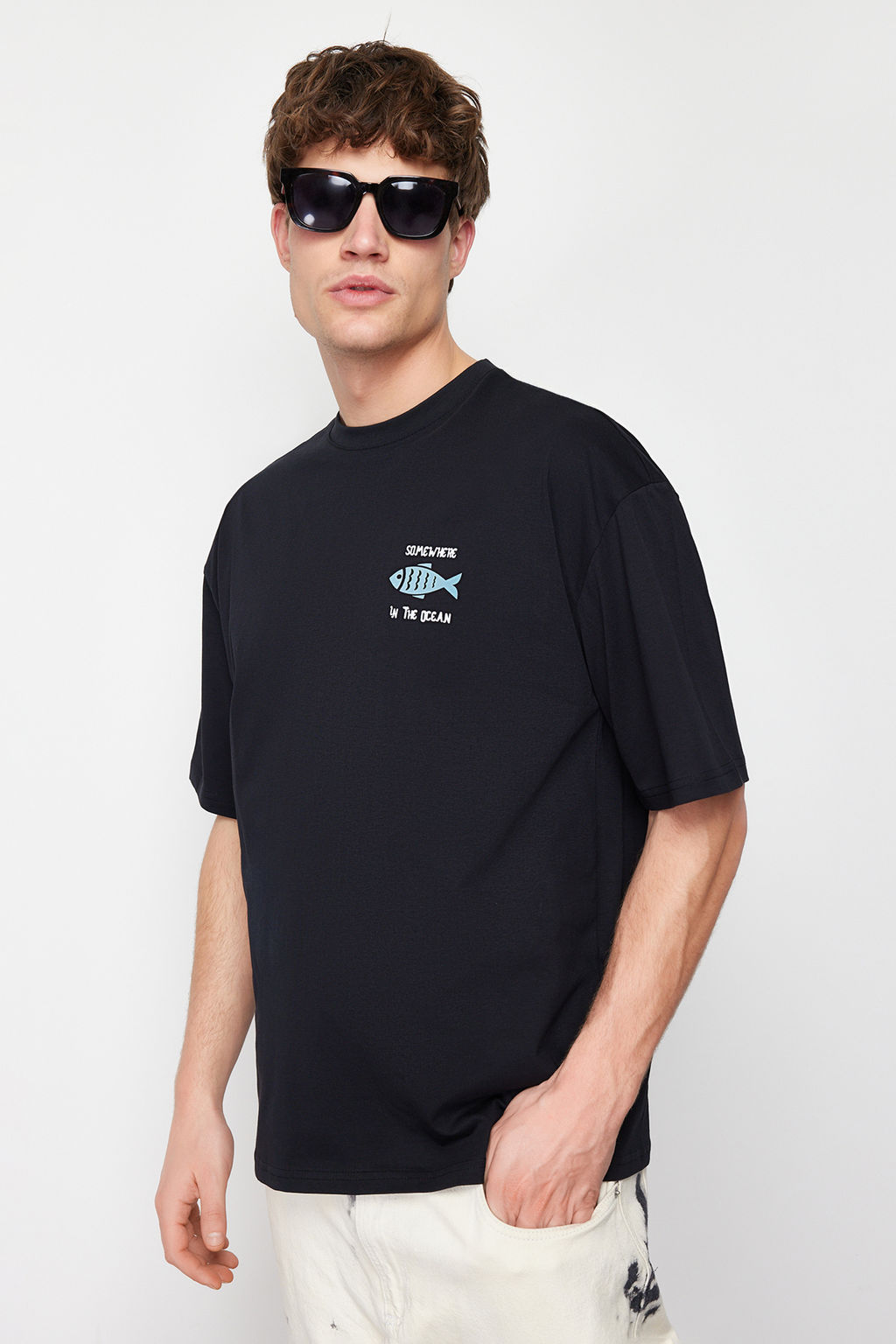 Siyah Oversize/Genis Kesim %100 Pamuklu Kadife Doku Bask?l? T-Shirt TMNSS22TS0318