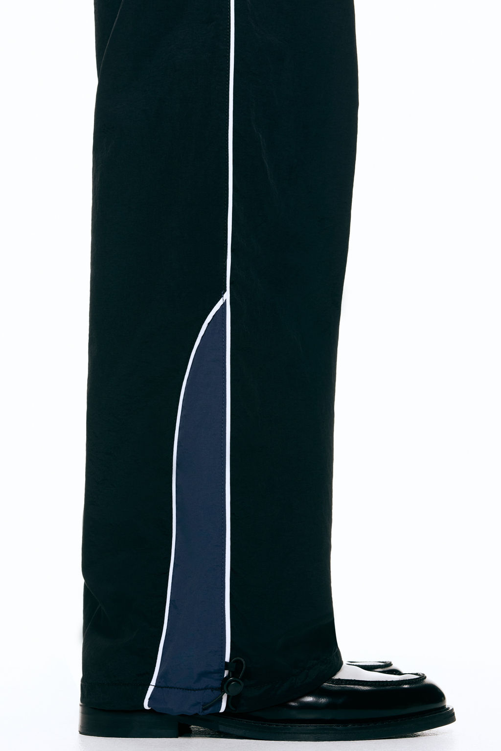 Pantal?n de ch?ndal en nailon Loose Fit - H&m фото 4
