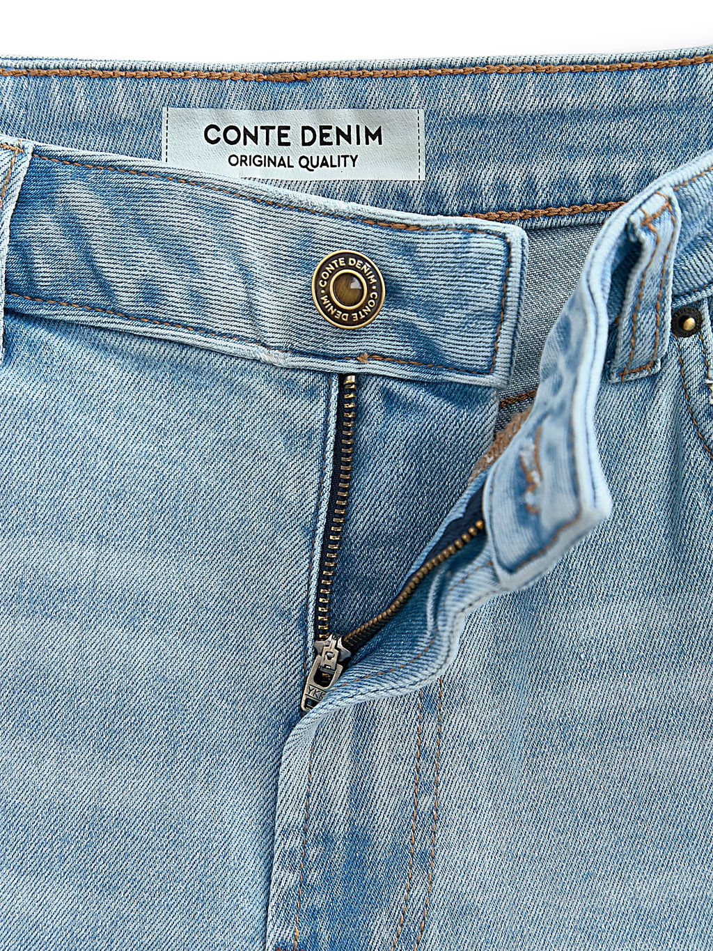 CONTE CON-730 Джинсы mom с легким эффектом потёртостей и разрушений light blue - Conte elegant фото 11