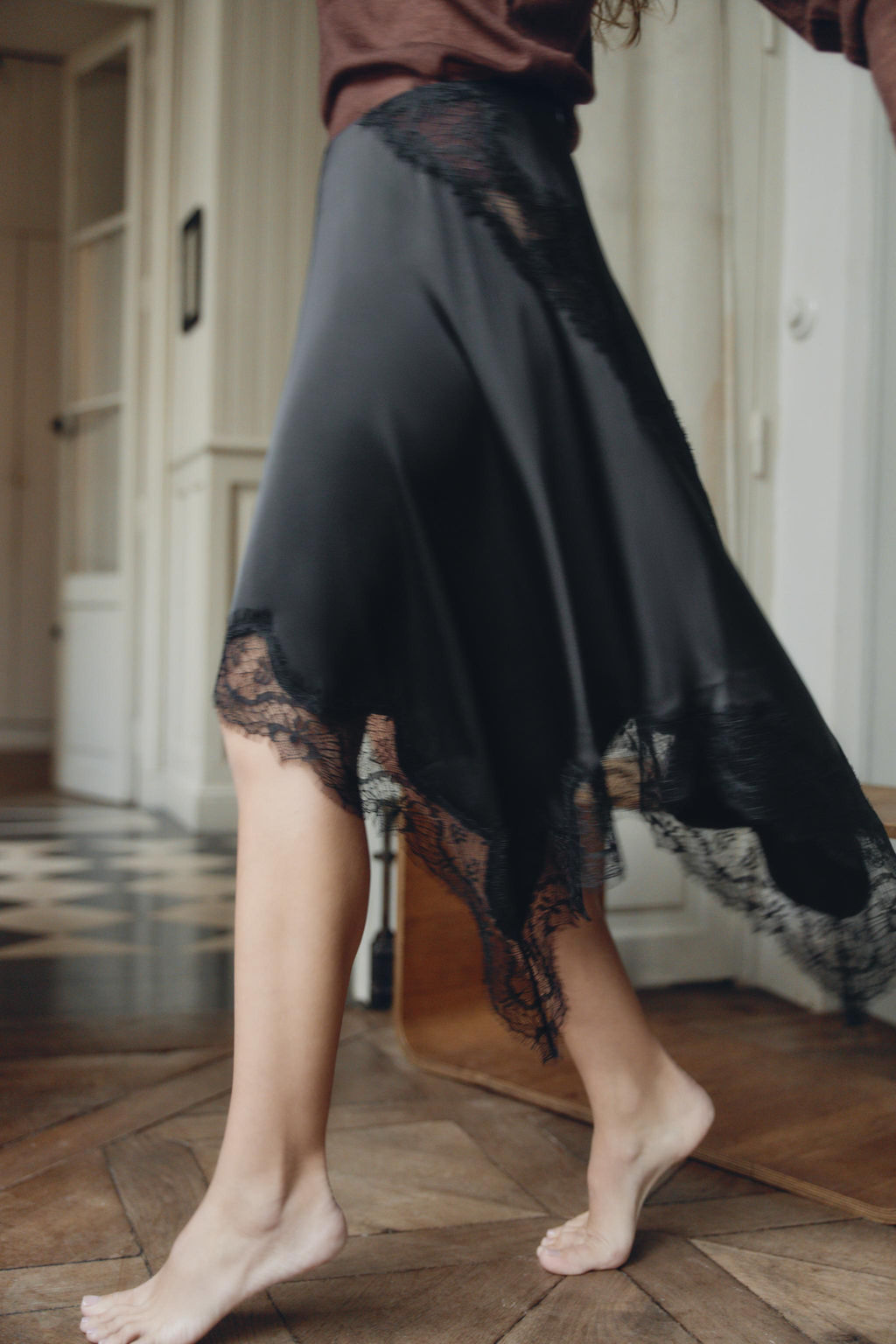 ASYMMETRIC LACE SATIN SKIRT - Zara фото 3